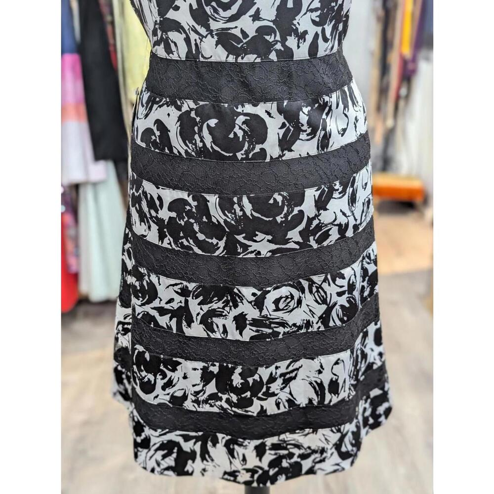 White House Black Market Floral Fit & Flare Dress - Picture 4 of 4